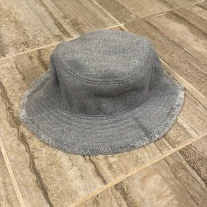 NWT Hat Attack Women's Frayed Edge Bucket Hat OS Light Grey